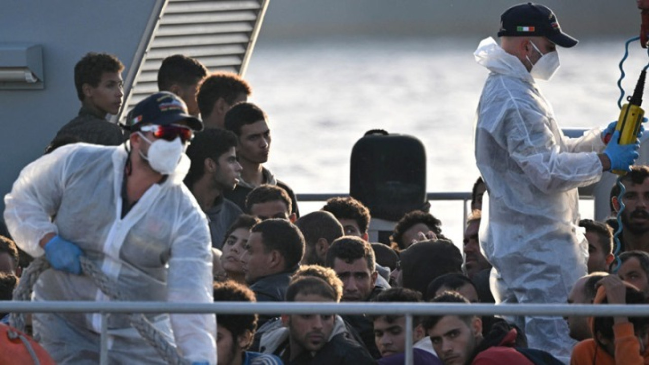 Italia: E Geo Barents nel porto di Catania con 572 profughi