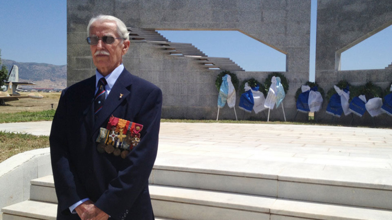 Κωνσταντίνος Χατζηλάκος: Πέθανε ο θρυλικός πιλότος του Β’ Παγκοσμίου Πολέμου