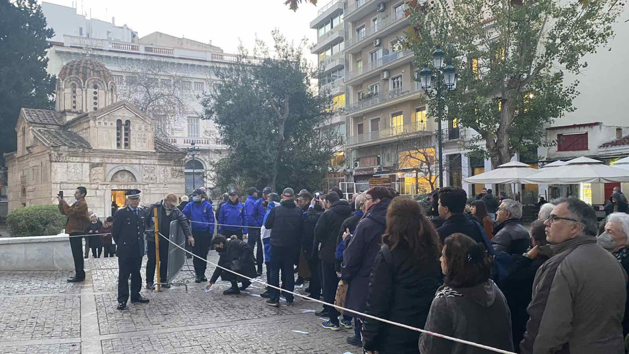 Former Emperor Constantine’s Funeral: The “Queue” for the Last Farewell – Minute-by-Minute Events