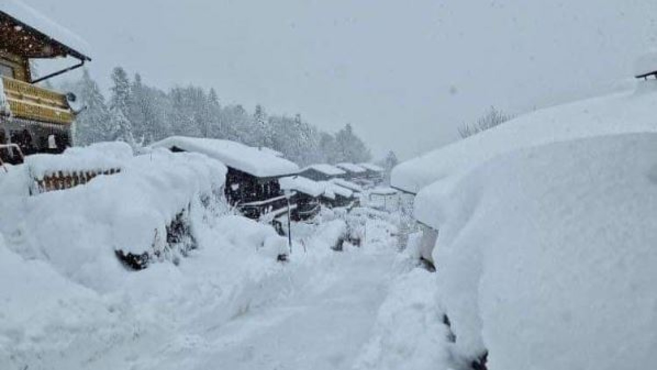 Χάος από χιονοθύελλες σε Τσεχία και Σλοβακία: Χιλιάδες σπίτια χωρίς ηλεκτρικό, ακυρώθηκαν δρομολόγια τρένων