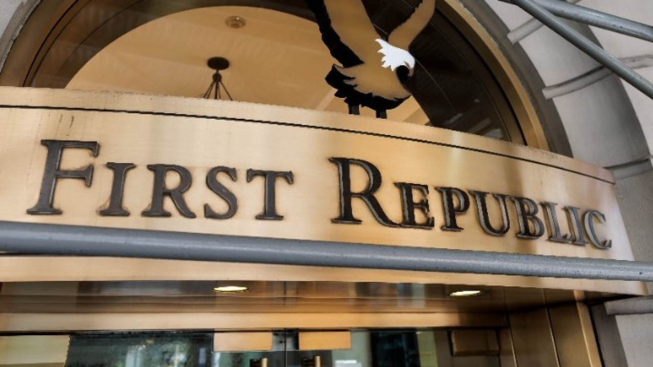 ΗΠΑ: Eλεύθερη πτώση κοντά στο 30% για τη μετοχή της First Republic Bank