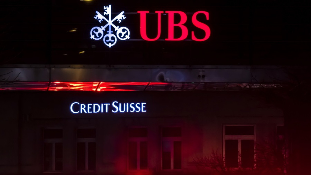 Εγγυήσεις ύψους 6 δισ. δολαρίων ζητά η UBS για πιθανή εξαγορά της Credit Suisse