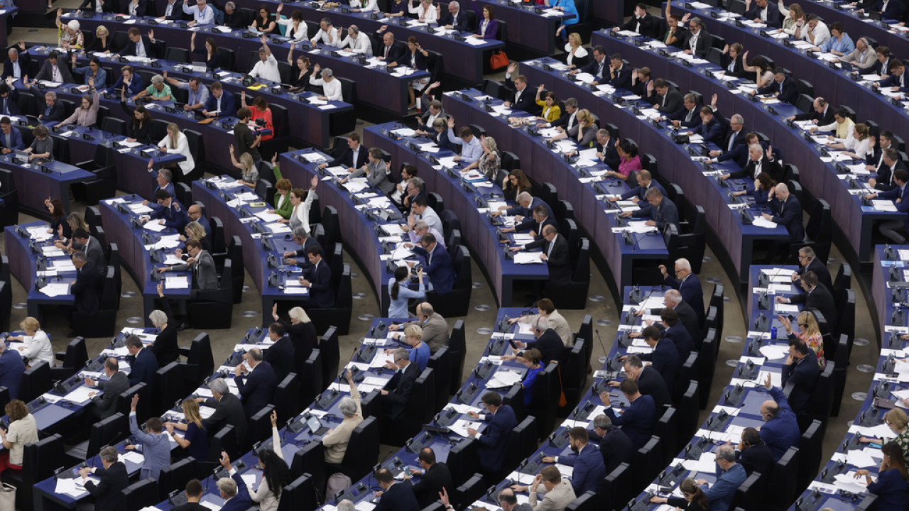 Ευρωκοινοβούλιο: Συμφώνησε σε αλλαγές σε σχέδιο νόμου για την Τεχνητή Νοημοσύνη