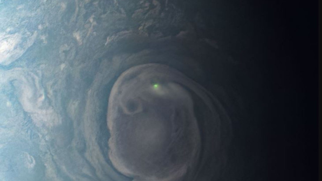 Το Juno της NASA κατέγραψε κεραυνούς στον Δία - Τι κοινό έχουν με αυτούς της Γης