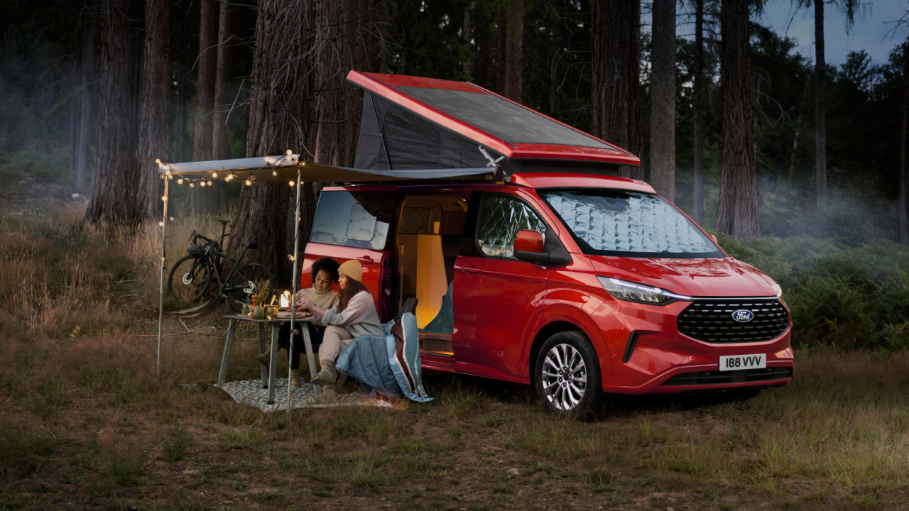 Η Ford αποκαλύπτει την επόμενη γενιά του Nugget Camper Van – πιο έξυπνο, πιο ευέλικτο και έτοιμο για ηλεκτροκίνητα ταξίδια