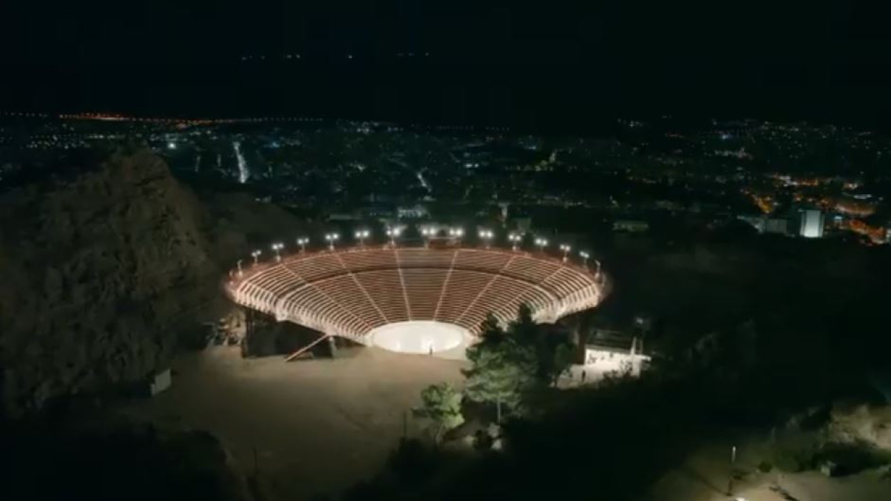 Το νέο Θέατρο του Λυκαβηττού αποκαλύπτεται μέσα από ένα ατμοσφαιρικό timelapse 80 δευτερολέπτων (βίντεο)