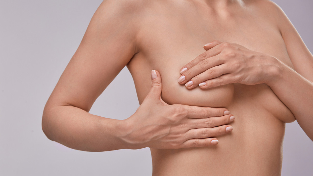 Breast Check: Το σημείο που ίσως ξεχνάς να ψηλαφίσεις όταν κάνεις αυτοεξέταση μαστού