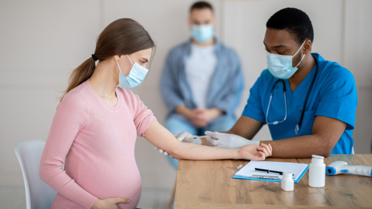 Μελέτη επιβεβαιώνει την ασφάλεια και τα οφέλη των νεογέννητων από τον εμβολιασμό των εγκύων κατά της Covid-19