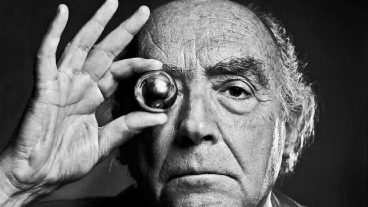Όσα μάς έμαθε ο Ζοζέ Σαραμάγκου: Σαν σήμερα, πριν από 101 χρόνια, γεννήθηκε ο νομπελίστας Πορτογάλος συγγραφέας