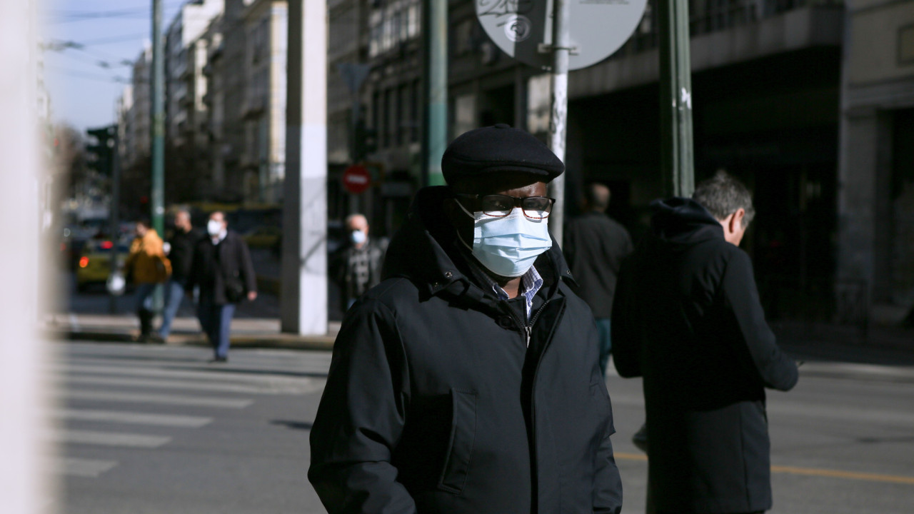 Στο προσκήνιο και πάλι η μάσκα: Μέτρα αυτοπροστασίας απέναντι στην αύξηση κρουσμάτων κορωνοϊού