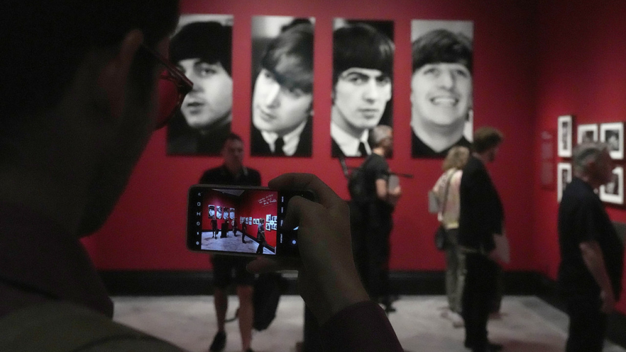 Σε δημοπρασία πίνακας των Beatles που φιλοτέχνησαν σε περιοδεία στην Ιαπωνία