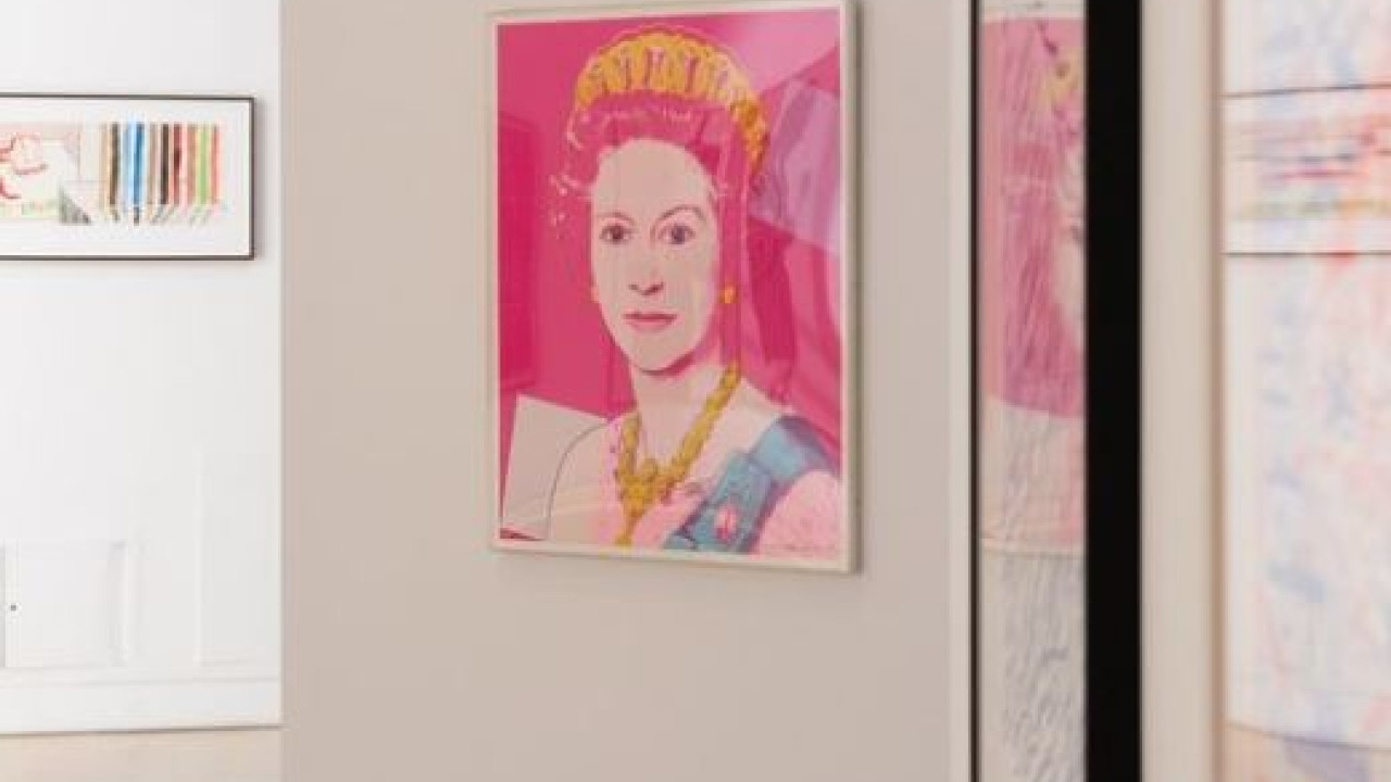 Δημοπρασία έργων τέχνης – ανάμεσά τους και μία Βασίλισσα Ελισσάβετ του Αντι Γουόρχολ – από την συλλογή του μαικήνα Γιοργκ Σέλμαν