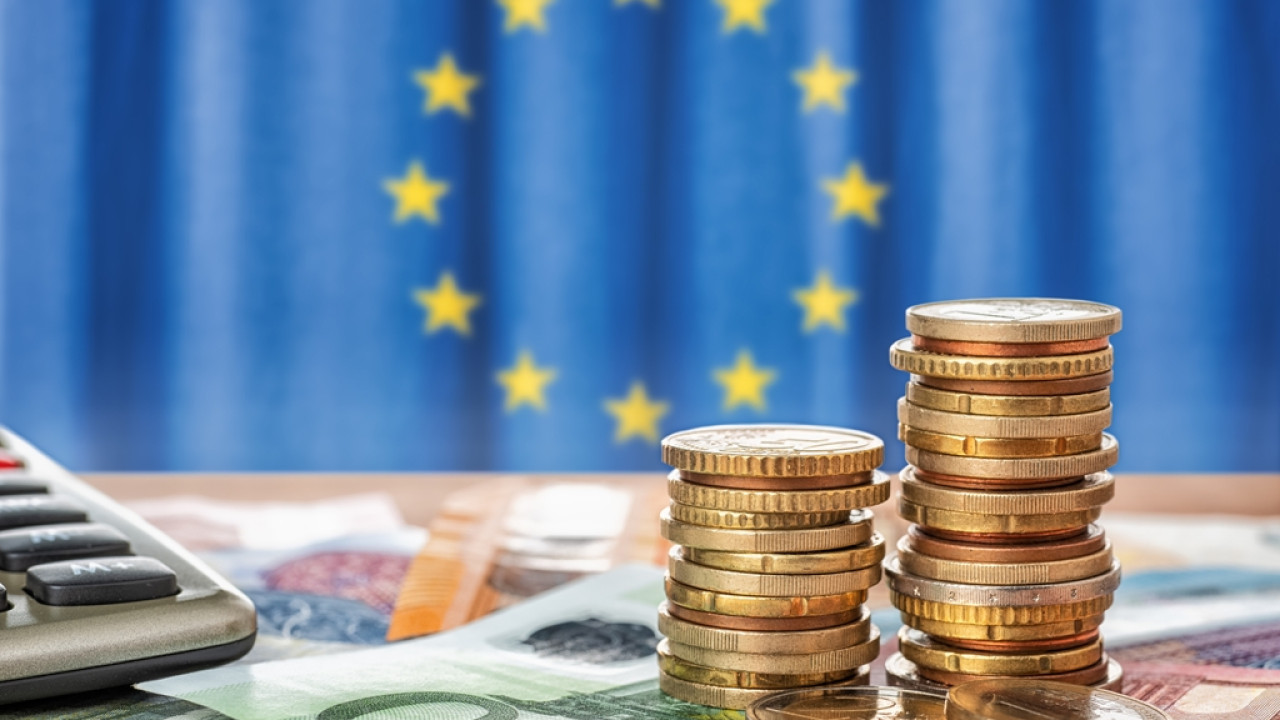 Μέτρα κατά του ξεπλύματος παίρνει η ΕΕ: Επιβάλλεται πλαφόν 10.000 ευρώ για πληρωμές σε μετρητά