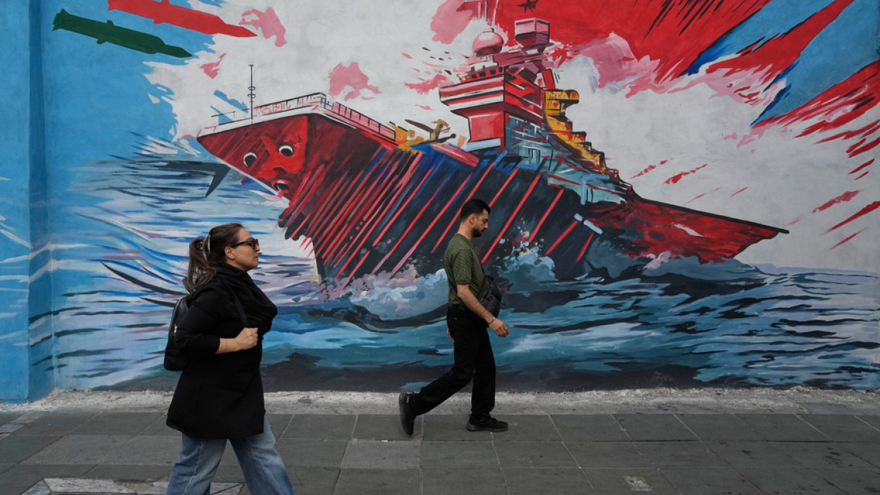 &Alpha;&delta;&iota;ά&lambda;&lambda;&alpha;&kappa;&tau;&omicron; &tau;&omicron; &Iota;&rho;ά&nu; &pi;&alpha;&rho;ά &tau;&iota;&sigmaf; &laquo;&pi;&upsilon;&rho;&eta;&nu;&iota;&kappa;έ&sigmaf;&raquo; &alpha;&pi;&epsilon;&iota;&lambda;έ&sigmaf; &tau;&omicron;&upsilon; &Tau;&rho;&alpha;&mu;&pi; - &Epsilon;&kappa;&nu;&epsilon;&upsilon;&rho;&iota;&sigma;&mu;ό&sigmaf; &tau;&omicron;&upsilon; &Iota;&sigma;&lambda;&alpha;&mu;&alpha;&mu;&pi;ά&nu;&tau;