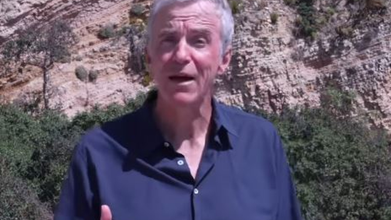 Θα προβλέψει και αυτό; Υποψήφιος ο σεναριογράφος που «προέβλεψε» την προεδρία Τραμπ
