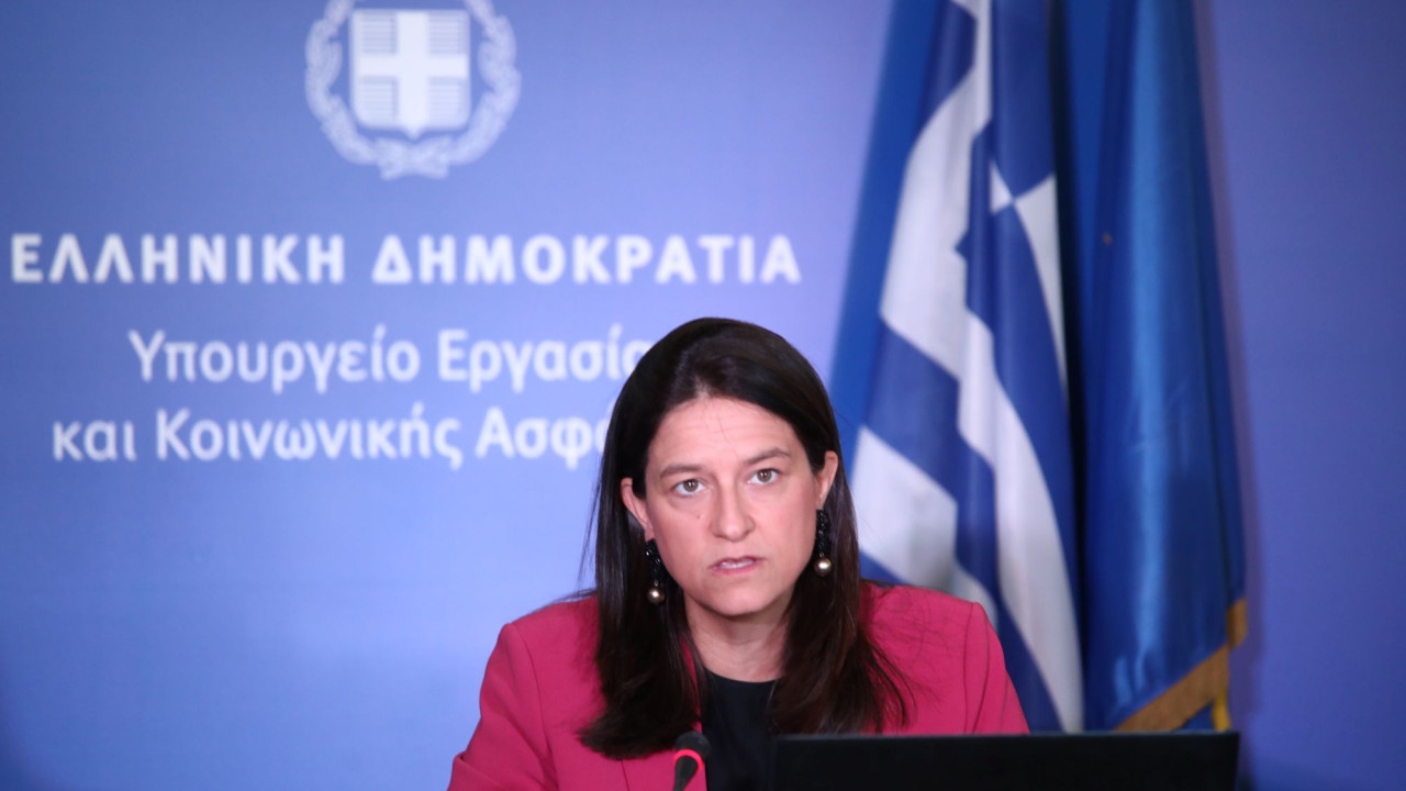 Κεραμέως: Δεν επιτρέπεται μισθολογική απόκλιση με βάση το φύλο – Νέα μείωση ασφαλιστικών εισφορών το 2027