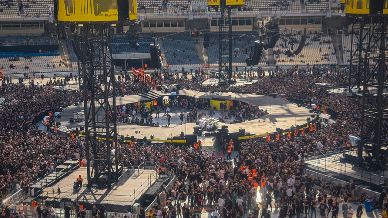 «Σεισμός» στο ΟΑΚΑ για τους Metallica: Με το «The Ecstasy of Gold» άνοιξαν τη συναυλία