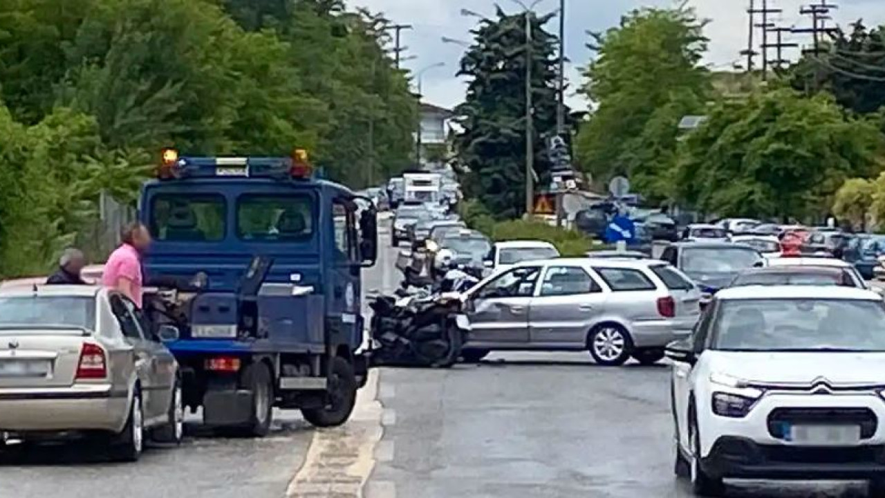 Ιωάννινα: Σοβαρό τροχαίο ατύχημα στη λεωφόρο Μακρυγιάννη – Σε σοβαρή κατάσταση ο οδηγός δικύκλου