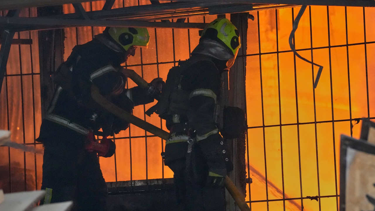 &Mu;&pi;&alpha;&rho;ά&zeta; &rho;&omega;&sigma;&iota;&kappa;ώ&nu; &epsilon;&pi;&iota;&theta;έ&sigma;&epsilon;&omega;&nu; &sigma;&tau;&eta;&nu; &Omicron;&upsilon;&kappa;&rho;&alpha;&nu;ί&alpha; &tau;&alpha; &xi;&eta;&mu;&epsilon;&rho;ώ&mu;&alpha;&tau;&alpha;: &Tau;&omicron;&upsilon;&lambda;ά&chi;&iota;&sigma;&tau;&omicron;&nu; 9 &nu;&epsilon;&kappa;&rho;&omicron;ί - &Delta;&epsilon;ί&tau;&epsilon; &beta;ί&nu;&tau;&epsilon;&omicron;