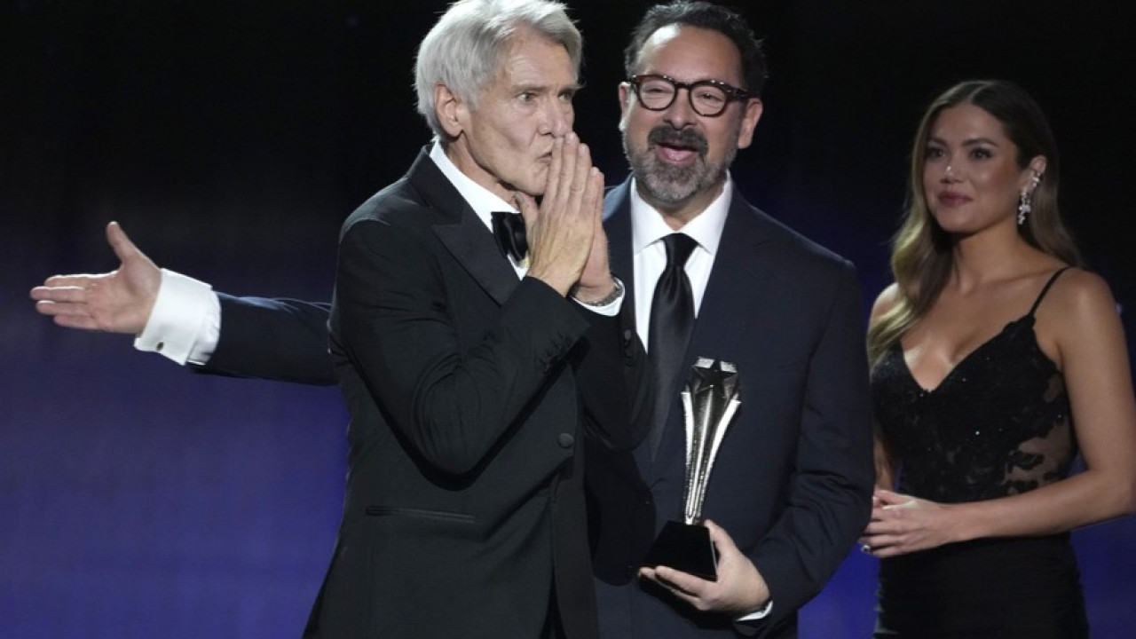 Ενας καταχειροκροτούμενος Χάρισον Φορντ τιμήθηκε για το σύνολο της καριέρας του στα Critics Choice Awards (βίντεο-φωτογραφίες
