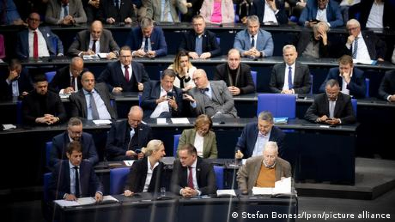 Δημοσκοπήσεις: Παγιώνεται η πρωτιά της AfD