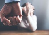 Νέα Ιωνία: Συνελήφθη για βιασμό της συντρόφου του και παράνομη οπλοκατοχή