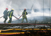 Φωτιά στις πετρελαϊκές εγκαταστάσεις: 2ος πυροσβέστης νεκρός στην επιχείρηση για την κατάσβεσης	