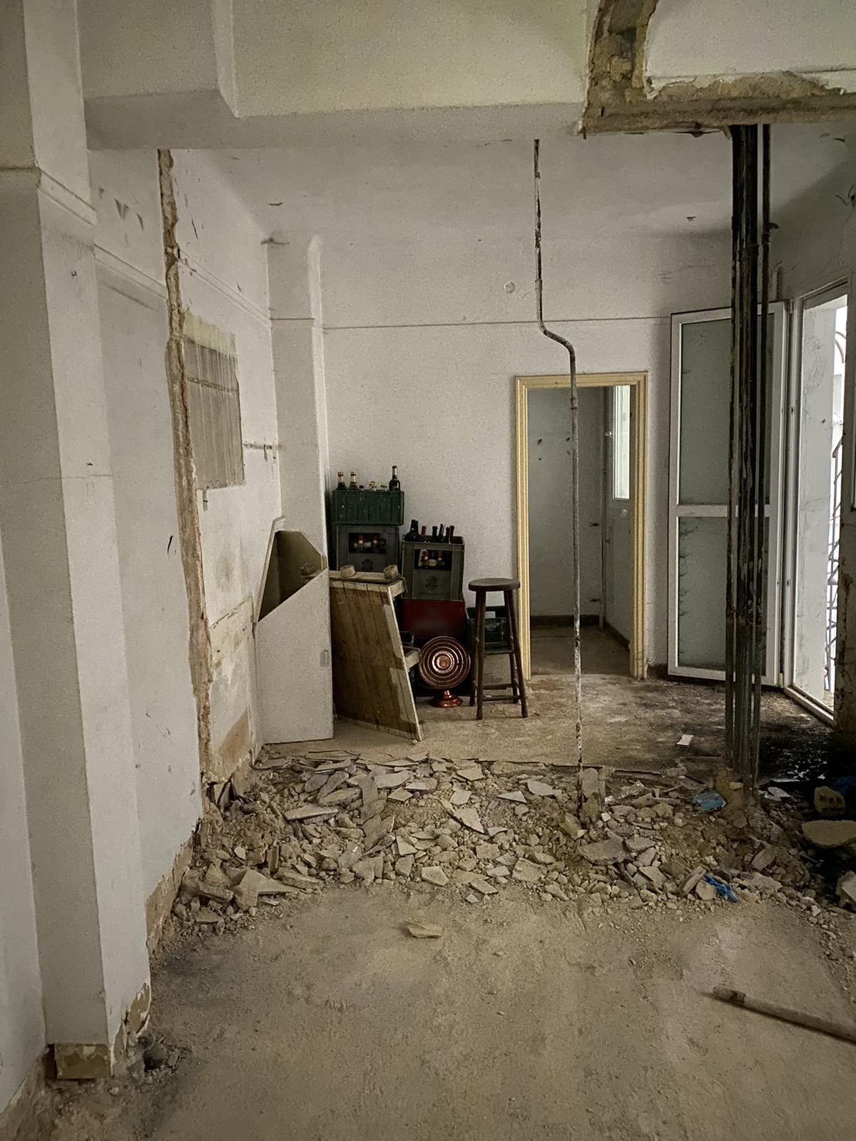 Αστυνομική επιχείρηση σε εγκαταλελειμμένο κτίριο στα Εξάρχεια