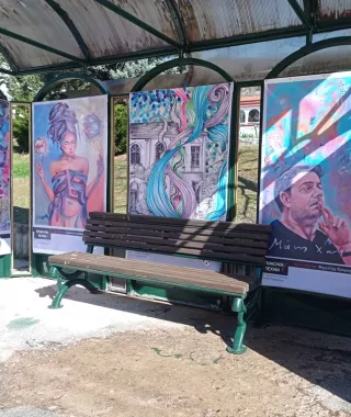 Γέμισαν οι στάσεις λεωφορείων στη Φλώρινα με έργα τέχνης - Δείτε φωτογραφίες