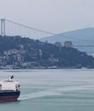  	Τουρκία: Ξαναρχίζει η θαλάσσια κυκλοφορία στα Στενά των Δαρδανελίων μετά τη σύντομη διακοπή της 