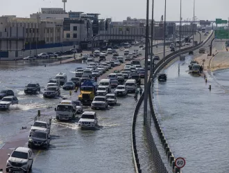 Τέσσερις νεκροί στα Ηνωμένα Αραβικά Εμιράτα - Προβλήματα παραμένουν στο αεροδρόμιο του Ντουμπάι μετά την καταιγίδα