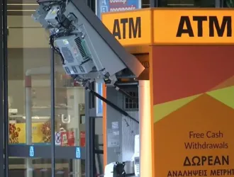 Ανατίναξαν ΑΤΜ έξω από σούπερ μάρκετ στα Βριλήσσια και άρπαξαν τις κασετίνες με τα χρήματα