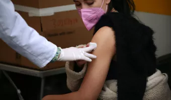 Ο εμβολιασμός μειώνει τον κίνδυνο για long Covid