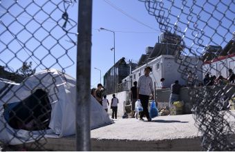 Λέσβος: 200 αιτούντες άσυλο αναχωρούν από Μόρια για Πειραιά, άλλοι 400 την Κυριακή