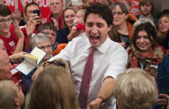 Καναδάς: Συγγνώμη από Τριντό για τη ρατσιστική αμφίεσή του σε πάρτι