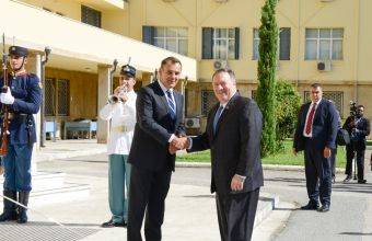 Για περαιτέρω ανάπτυξη της συνεργασίας σε Άμυνα και Ασφάλεια συζήτησαν Πομπέο και Παναγιωτόπουλος