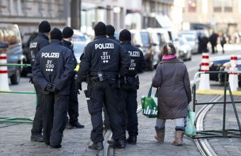 Δύο νεκροί από πυροβολισμούς σε συναγωγή στη Γερμανία