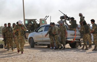 Περιοχές γύρω από δύο πόλεις στη συριακή μεθόριο στοχοποιούν οι τουρκικές δυνάμεις