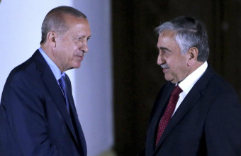 Ερντογάν σε Ακιντζί: Στην Τουρκία οφείλεις τη θέση σου - Πυρά και από AKP