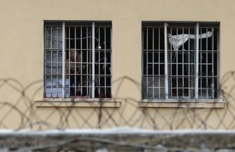 Προφυλακίστηκε ο 23χρονος για τον άγριο ξυλοδαρμό του 4χρονου στα Μέγαρα