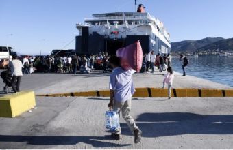 Στην Ελευσίνα το Paros jet με  693 πρόσφυγες και μετανάστες