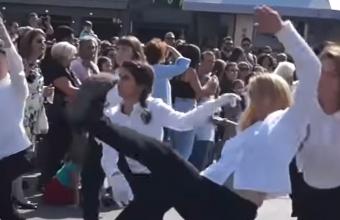 Θλιβερή παρέλαση από μαθήτριες στη Νέα Φιλαδέλφεια (video)