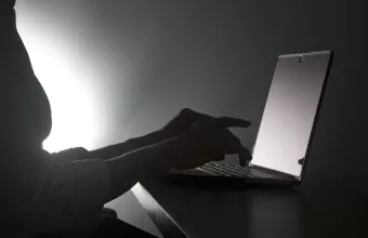 Μανώλης Σφακιανάκης στο skai.gr: Απάτη με πρόσχημα την οικονομική βοήθεια στους Ουκρανούς-Τι να προσέξετε
