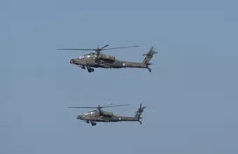 Αμερικανικά ελικόπτερα Απάτσι έφθασαν στη Λετονία, μετά τη ρωσική εισβολή στην Ουκρανία