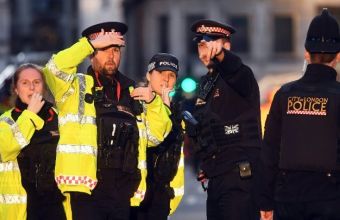 Νεκρός ο δράστης της επίθεσης με μαχαίρι στη Γέφυρα του Λονδίνου (vid)
