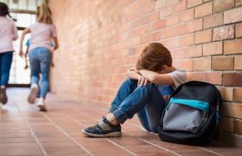 Πώς μπορούν οι γονείς να θωρακίσουν τα παιδιά τους απέναντι στη βία: Χρήσιμες συμβουλές και κατευθύνσεις
