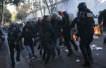 Γαλλία: Χρήση δακρυγόνων από την αστυνομία κατά διαδηλωτών στο Παρίσι