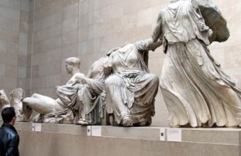 Υπέρ της επιστροφής των γλυπτών του Παρθενώνα και οι Times: «Ανήκουν στην Αθήνα»
