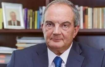 Καραμανλής, Ρόμπερτ_Ουίλιαμς, 