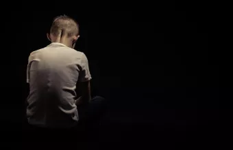 «Μένουν Σπίτι» με τον εχθρό τους: Θύματα ενδοοικογενειακής βίας και τα παιδιά